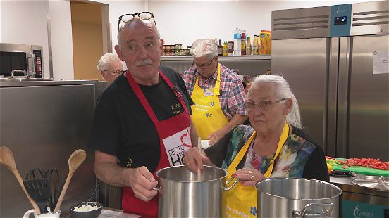 De onvergetelijke kookclub: koken met en voor dementerenden