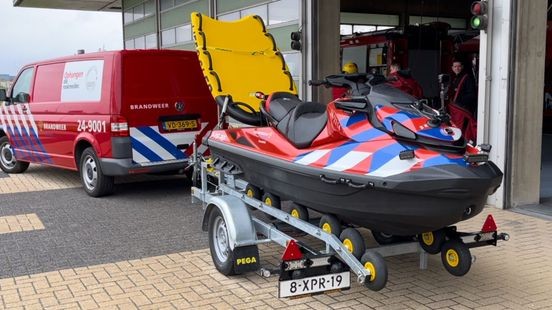 Brandweer Maastricht demonstreert nieuwe waterscooter