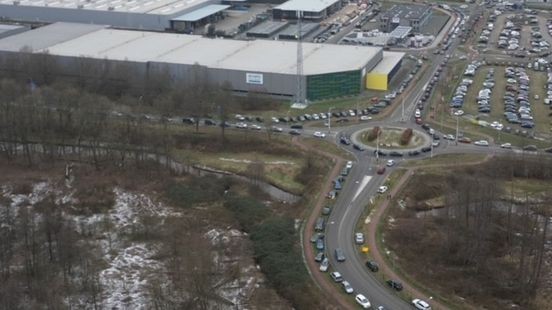 Grote verkeersdrukte in Venray door markt en open dag