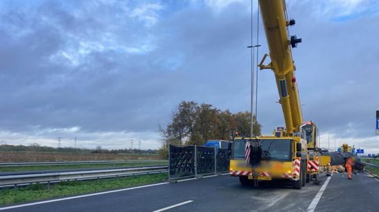 Rijkswaterstaat: Stel reis op A2 uit, snelweg nog uren dicht