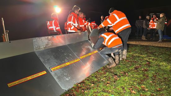 Noodschotten geplaatst vanwege hoge waterstand in Roer