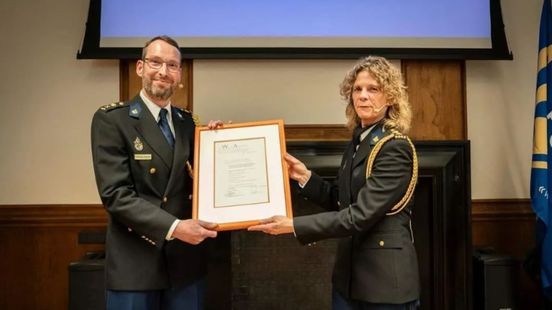 Politiechef Jan van Loosbroek officieel geïnstalleerd