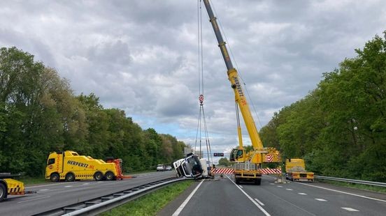 A2 bij Maasbracht weer vrij na ongeval met betonmixer