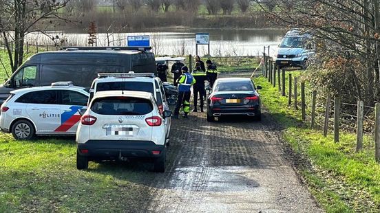 Politie vindt spookrijder in vijver: man (43) overleden