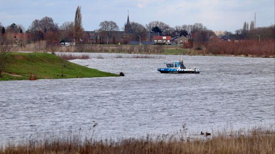 Water in de Maas staat hoog maar niet verontrustend