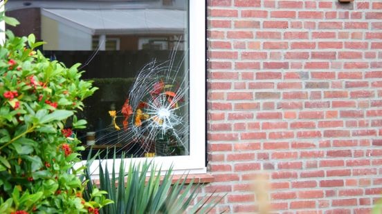 Explosie bij woning in Blerick: voordeur flink beschadigd