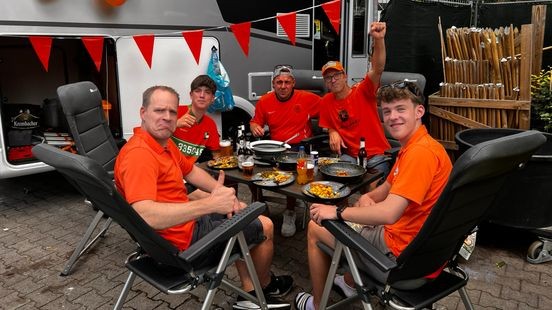 Hugo uit Mook heeft zijn tuincentrum in Berlijn omgetoverd tot EK-beachbar