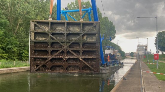 Sluis Roermond nog tot donderdag gestremd