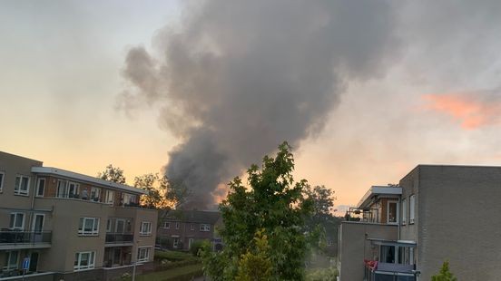 Brand in schuur in Nuth: meerdere knallen gehoord