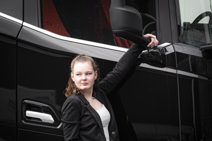 Sabrina (17) uit Vlodrop overwint kanker op weg naar eindexamen en gaat nu haar droom achterna