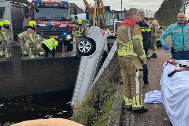 Auto raakt te water in Vlodrop,  bestuurder komt om het leven