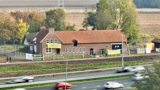 Activisten bezetten oude hoeve in Holtum tegen de verbreding van de A2