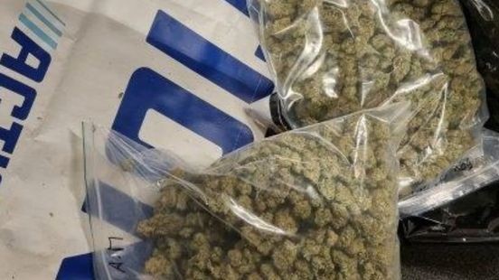 Vader en zoon opgepakt om handel in softdrugs in Geleen