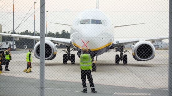 Staking beveiligingsmedewerkers op Airport Weeze: veel vluchten geannuleerd