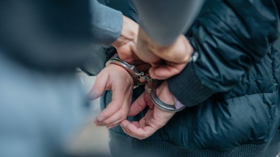 Ruzie loopt uit de hand: verdachte (22) uit Nederweert steekt man in een been