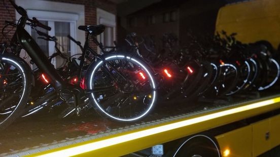 GPS-tracker leidt naar fietsenwinkel en loods vol vermoedelijk gestolen fietsen