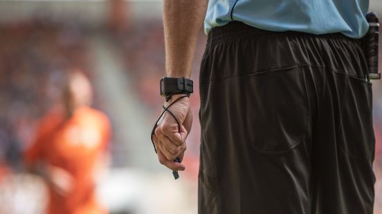 Scheidsrechter staakt duel na vechtpartij onder toeschouwers