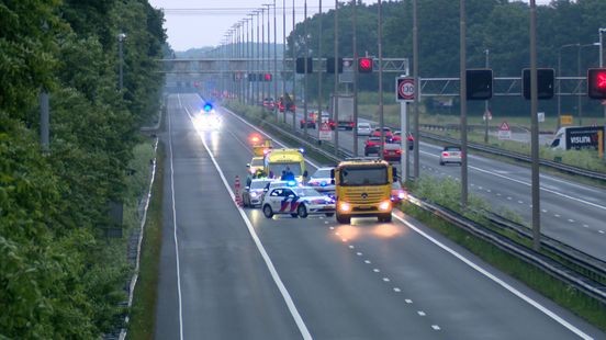 Auto klemgereden na achtervolging op A2: snelweg weer open