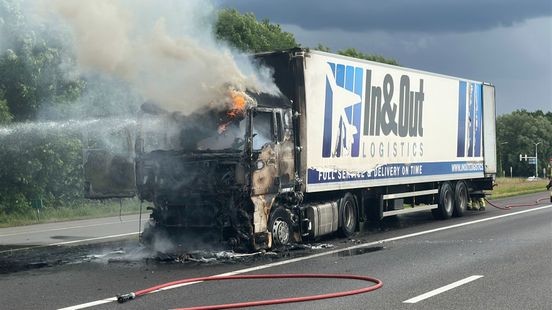 Veel hinder voor verkeer op A73 bij Horst door vrachtwagenbrand