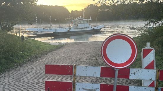 Diverse veerponten uit de vaart door hoogwater, voorzorgsmaatregelen Waterschap Limburg langs Maas