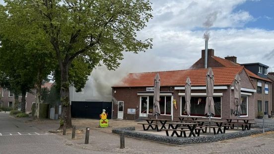 Brandweer rukt uit voor brand in cafetaria in Nuth