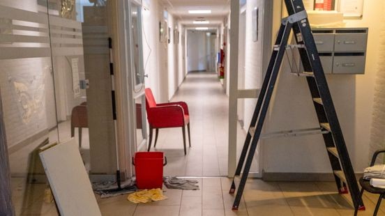 Nachtelijke evacuatie zorgcomplex: met rolstoel en al de trap af