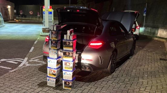 Vier kilo tabak en zes sloffen sigaretten gevonden in huurauto in Maastricht