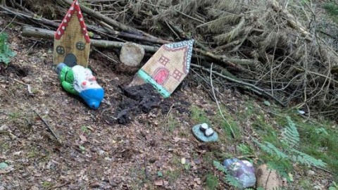 Vandalen vernielen pas geopend Kabouterpèdje
