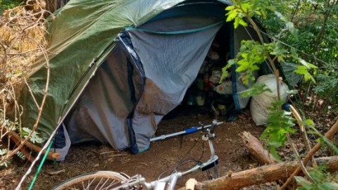 Wildkampeerders leven ruim twee maanden in tent in Landgraaf