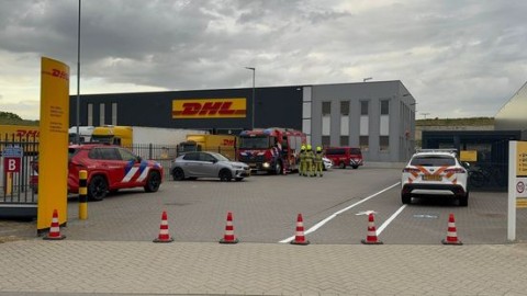 Verdacht pakketje met poeder aangetroffen bij DHL-sorteercentrum in Beek