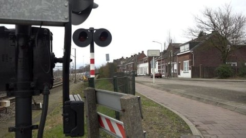 Vierpaardjes-spoorwegovergang in Venlo voor de laatste keer lange tijd afgesloten