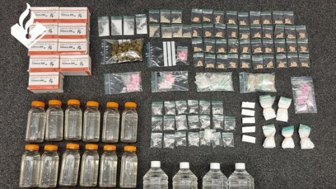 Grote drugsvondst en veel contant geld in woning Venlo: bewoner aangehouden