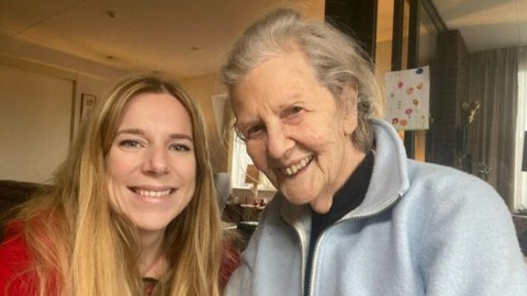 Nell vindt zichzelf een lastige tante