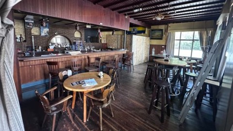 De schade is groot maar café De Hazewind gaat weer open