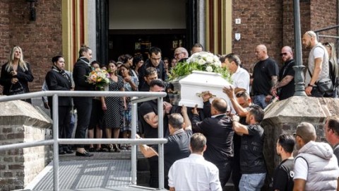 Emotioneel afscheid Joeweela: 'Ze was een moeder, een tante. Geen bezit'