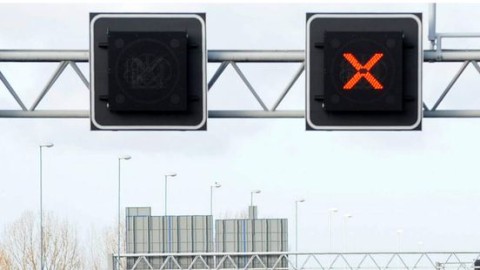 Automobilisten negeren rood kruis: bonnenregen na pech op A2