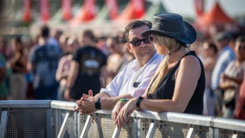 College Weert slaat kritiek in de wind en laat weer VIP-tickets Bospop vergoeden